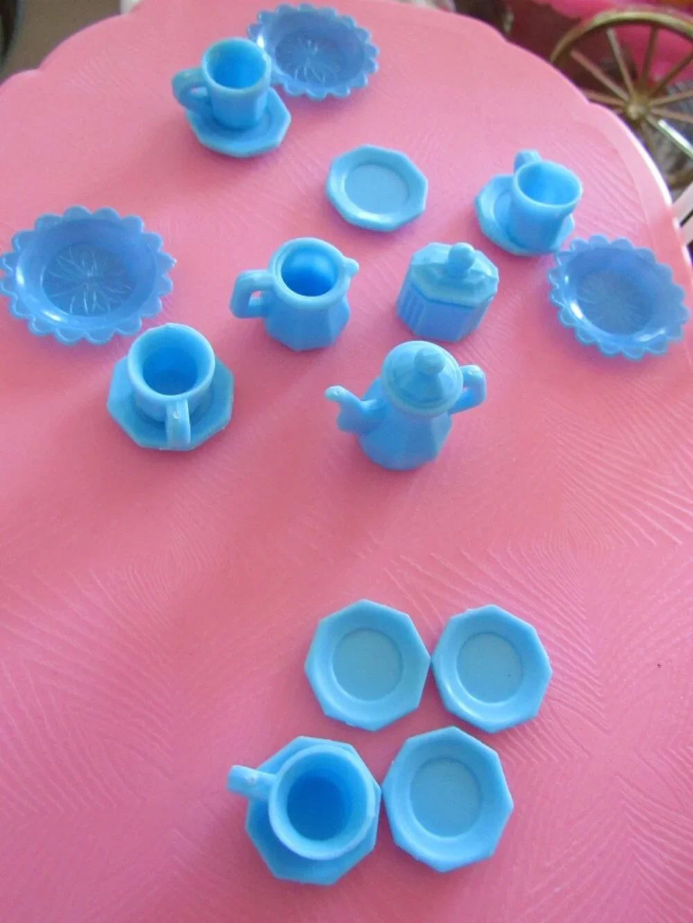 SKIPPER TEA PARTY DRESS & DISHES, ARTICULATED BARBIE SISTER w PINK HAIR STREAK